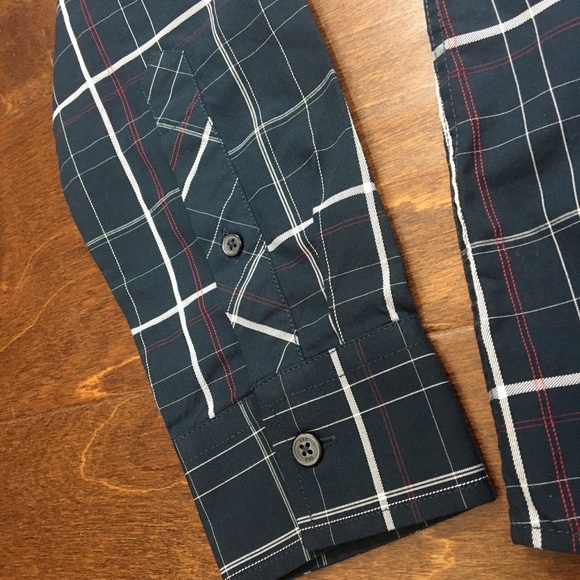 Professional Button Up - Picture 3 of 4